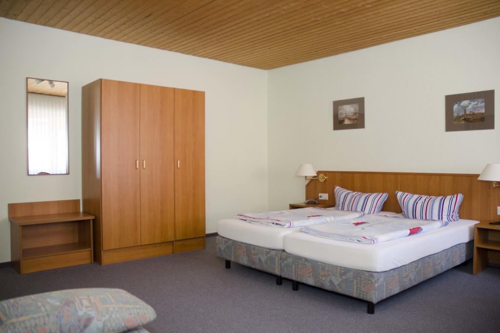 Hotel Zum Wikinger Neßmersiel Pokoj fotografie