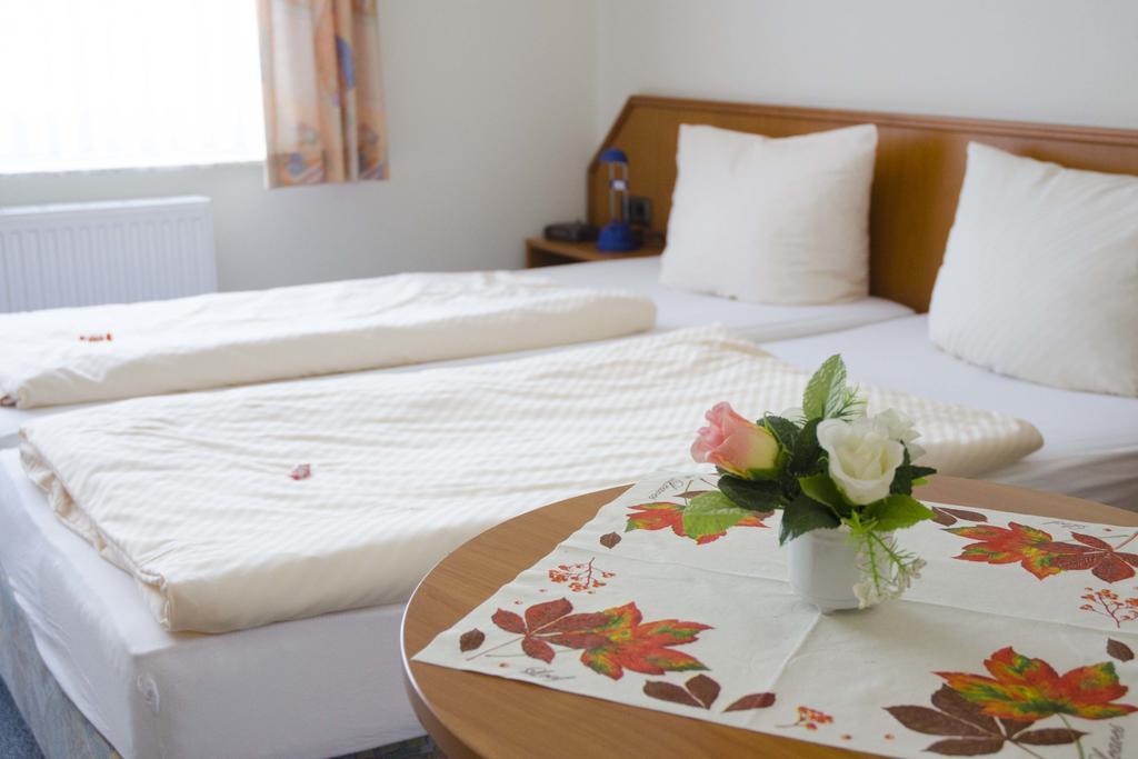 Hotel Zum Wikinger Neßmersiel Pokoj fotografie