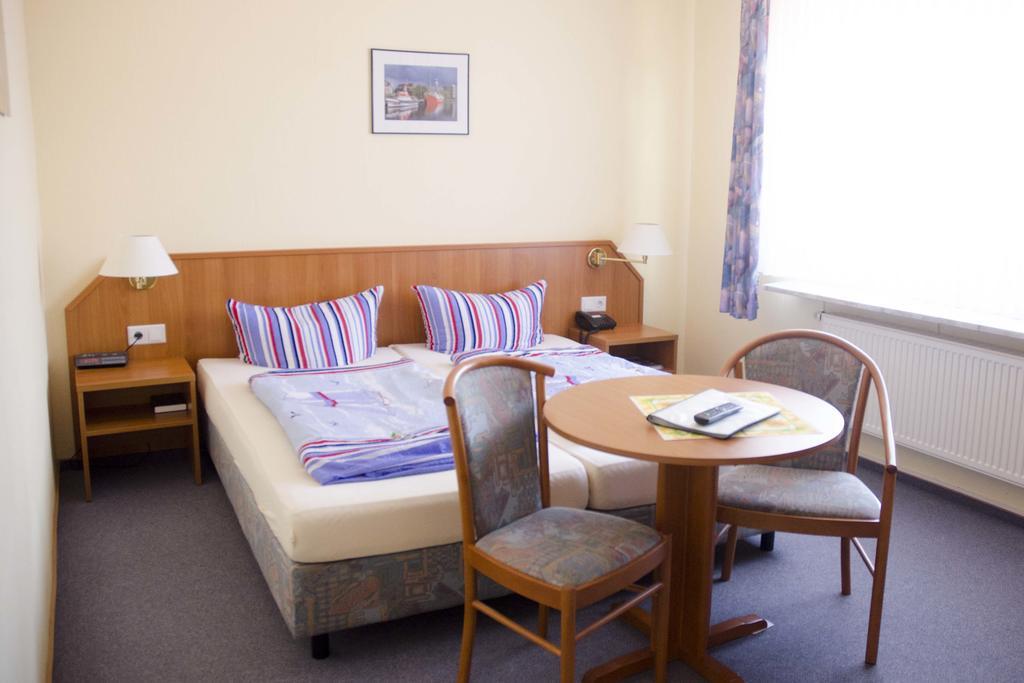 Hotel Zum Wikinger Neßmersiel Pokoj fotografie