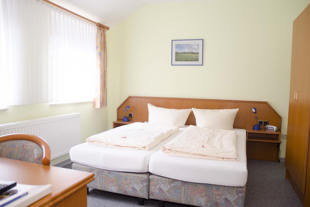 Hotel Zum Wikinger Neßmersiel Pokoj fotografie